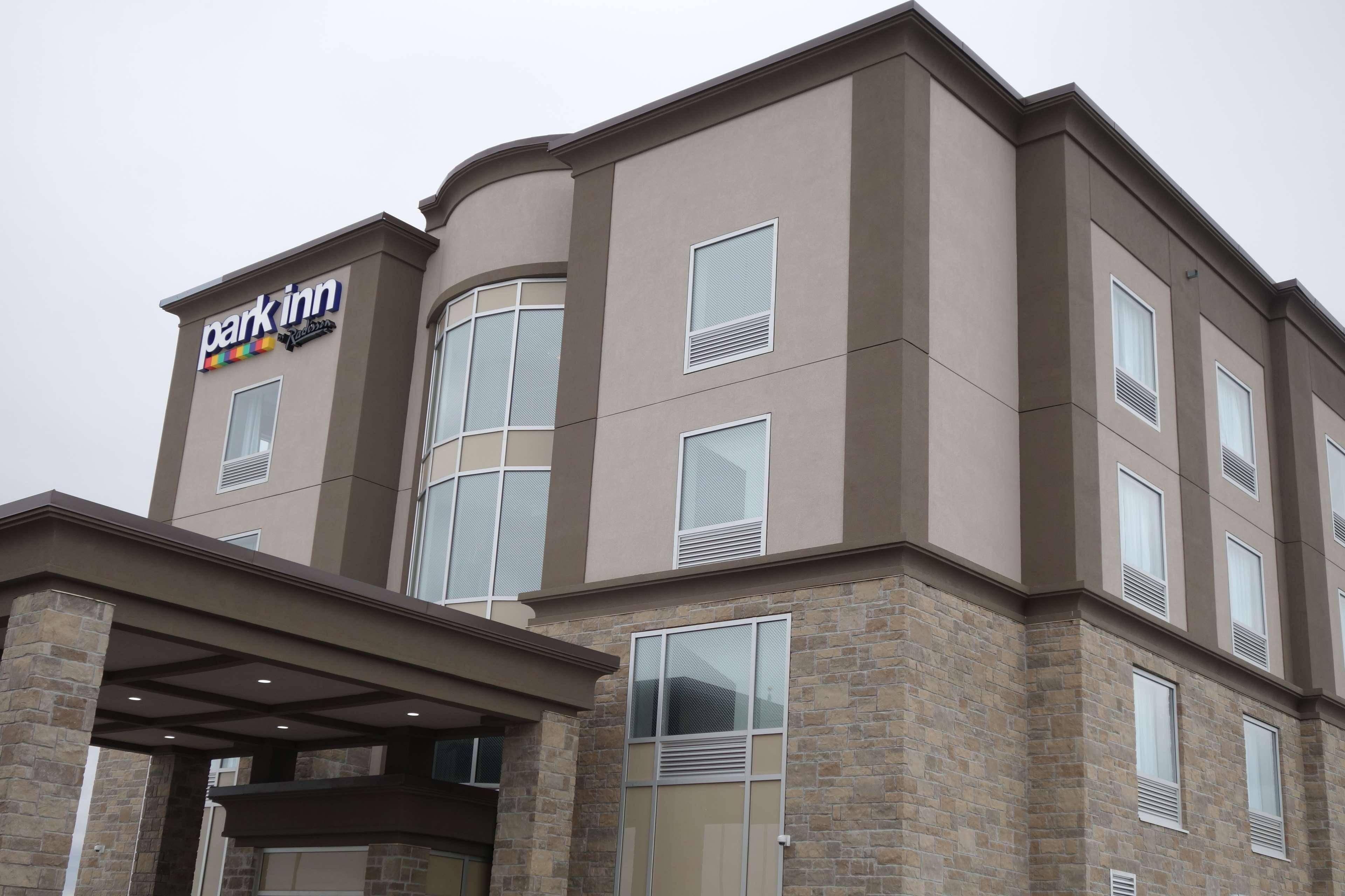 Park Inn By Radisson Brampton, On Exterior foto